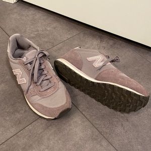 New Balance sneakers; Womens size 9 1/2